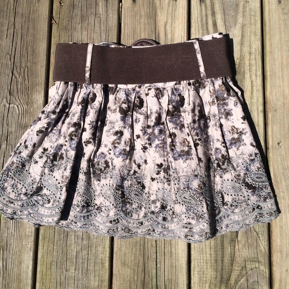 Short Skirt - Picture 3 of 4