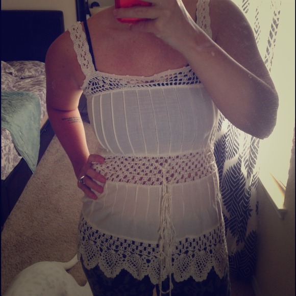 Tops - • cream crochet boutique top •