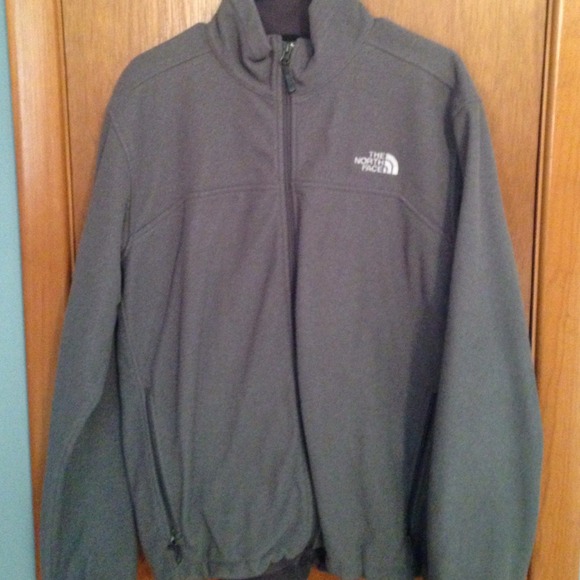 ✨SOLD IN BUNDLE✨ Men's North Face