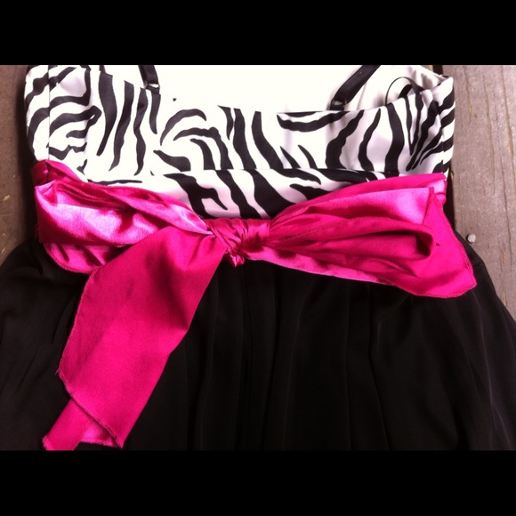 💥SOLD ON MERCARI💥Cute homecoming dress - Picture 3 of 4