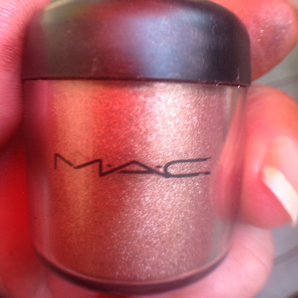 Mac tan pigment