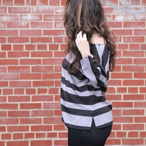 SOLD in BUNDLE LOFT striped top - Picture 2 of 3