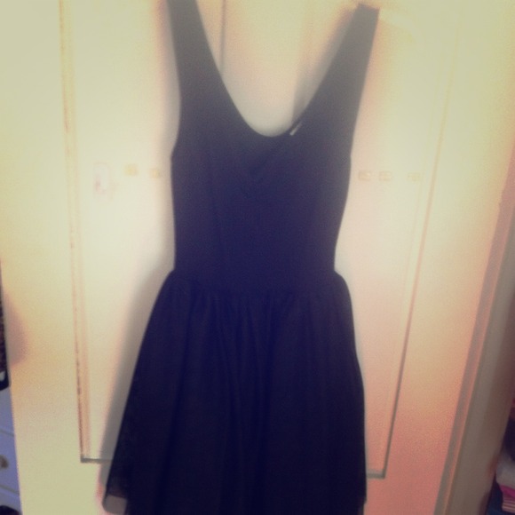 Black sleeveless dress