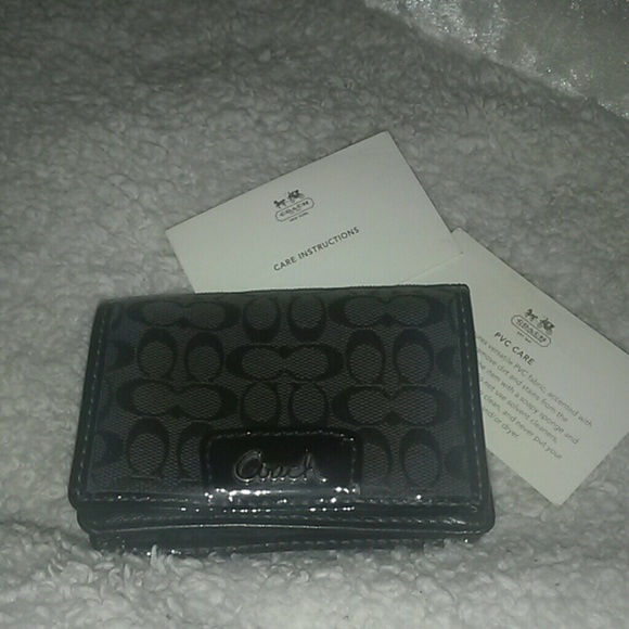 Like NEW coach mini wallet!!