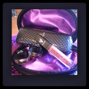 Younique set!Includes mascara, lipgloss & pigments