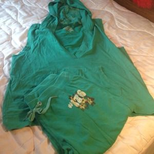 *BUNDLE*Women's athletic suit and 2 pairs of flats