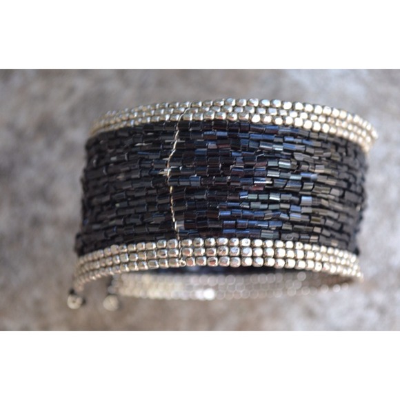 Black and Silver Beaded Bracelet - Picture 3 of 3
