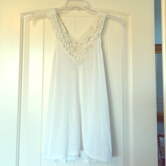 ❌SOLD!!❌White top with crotchet design