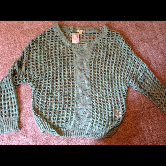 Knit sweater/ top.. Never worn with tags!!!!!
