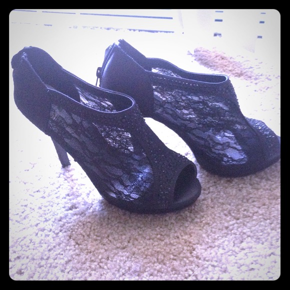 👣💎Lace Heels, worn ONCE! Like new!👠
