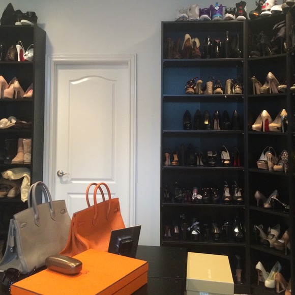 Might be times to downsize ๐๐๐ถ๐ฆ shoes shoes - Picture 2 of 2