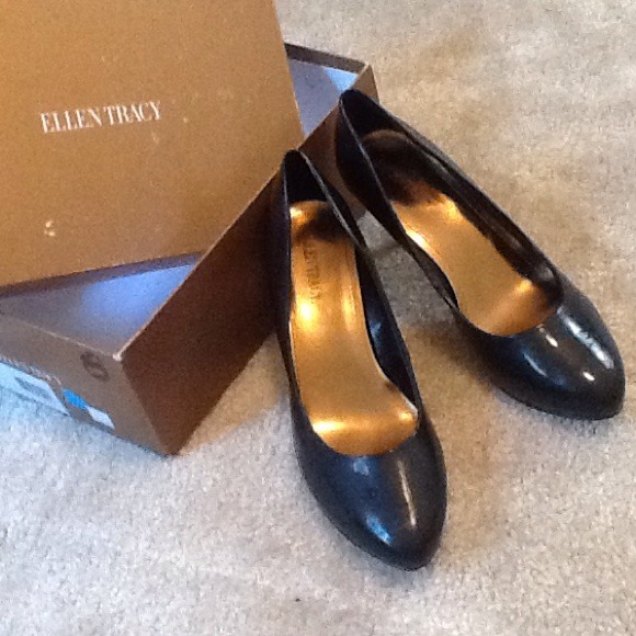 Ellen Tracy heels