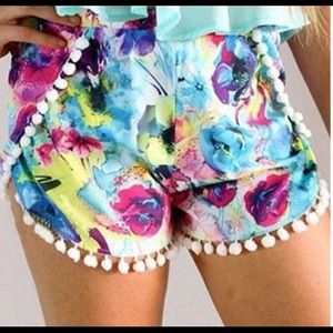 NWOT Pom Pom Shorts size Small🎉