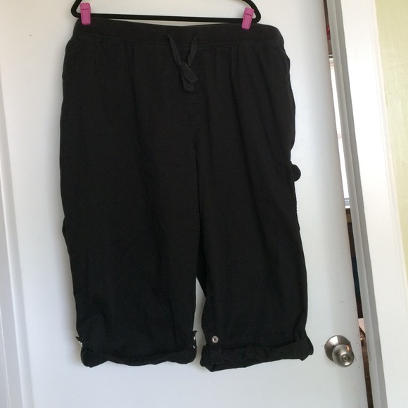 Plus Size Essentials Cotton Cargo Capris 26/28w - Picture 2 of 4