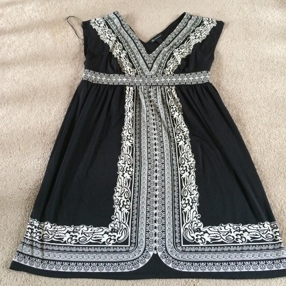 REDUCED!Beautiful black and white sleeveless dress
