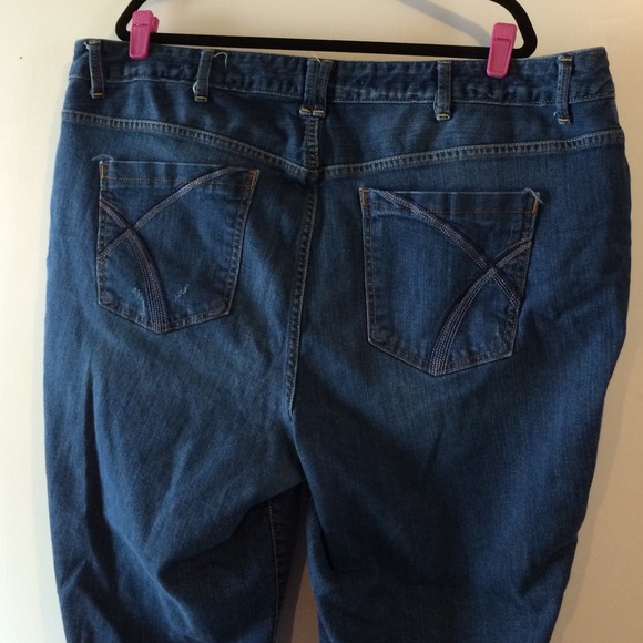 Lane Bryant Jean Capris sz 26 slightly distressed - Picture 2 of 4
