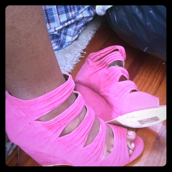 Shoes - Cute Pink Suede Wedge Heel Size 8