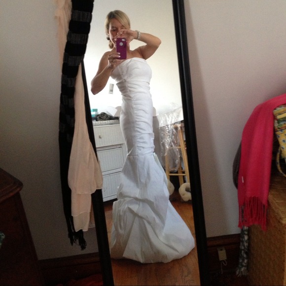David's Bridal size 2-4 brand new mermaid gown - Picture 2 of 3