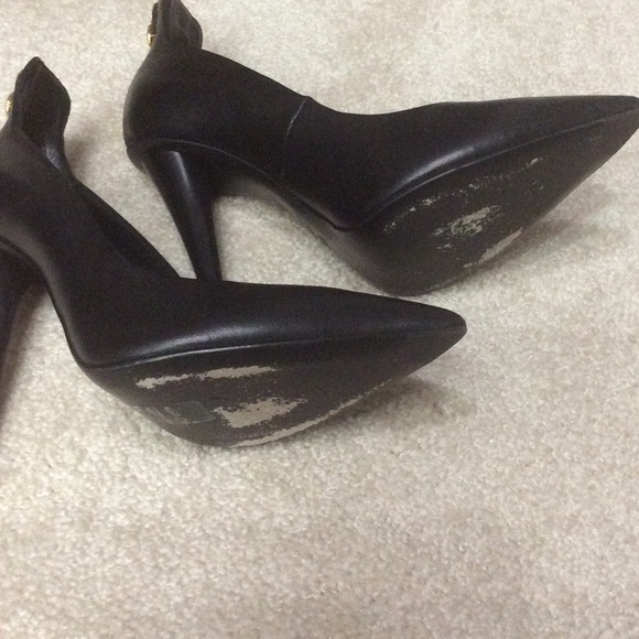 Giuseppe Zanotti black leather pumps w/ gold horn - Picture 2 of 3