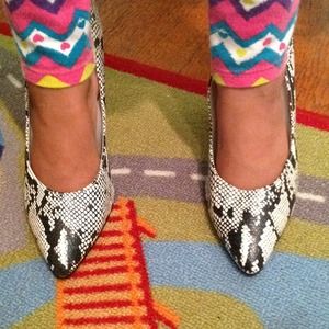 Vintage snakeskin pump