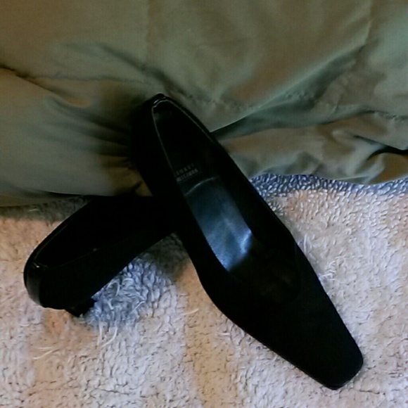 Classic Stuart Weitzman kitten heel pumps 8 narrow - Picture 2 of 3