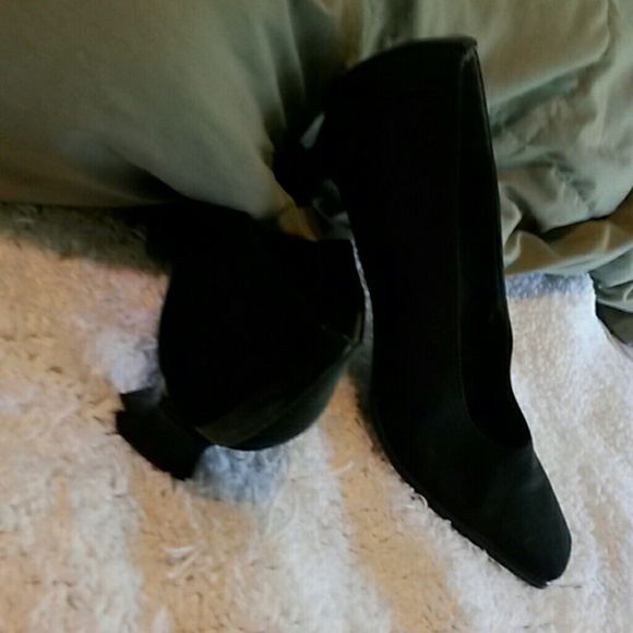 Classic Stuart Weitzman kitten heel pumps 8 narrow - Picture 3 of 3