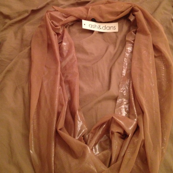 Gold shimmery circle scarf REDUCED!!⭐️⭐️⭐️