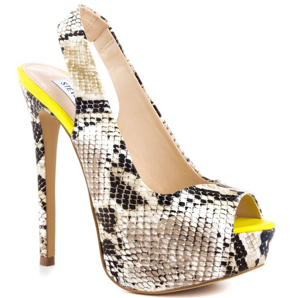 Steve Madden Snake Print size 9