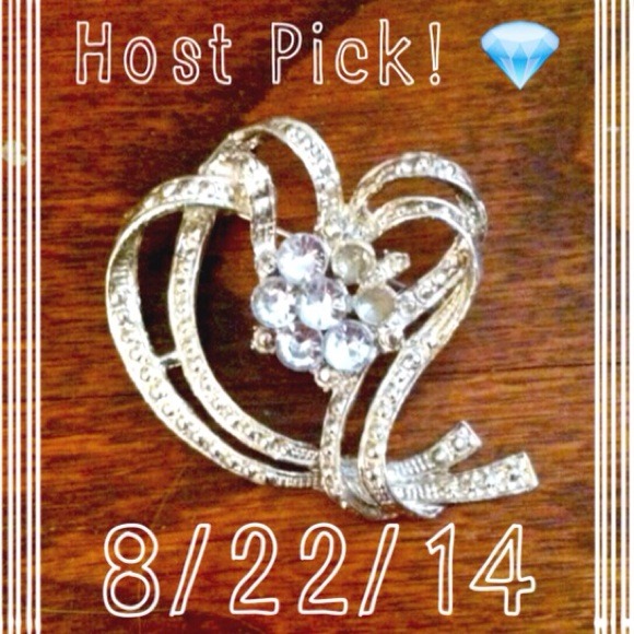 NWOT Faux Diamond Broach 💎🎉 HOST PICK! 🎉💎