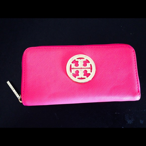 LOW Price Sale! Tory Burch wallet!