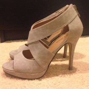 size 7 tan heels never worn