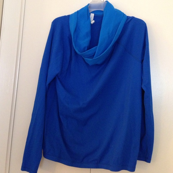 Lululemon cowl neck pullover, sz 8, fits 6-8 S/M