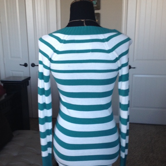 🎁🎁SWEATER🎁🎁 - Picture 3 of 3