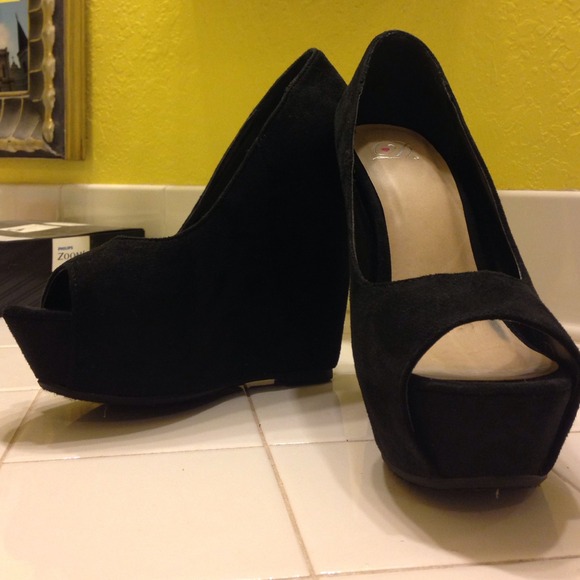 D Shoes - Black wedges