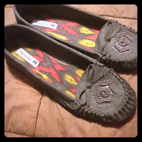 Only worn once AE shoes!!
