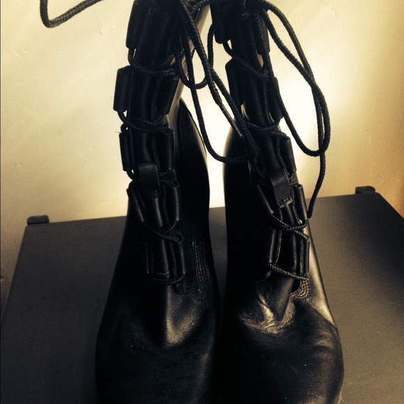 Black timberland boots