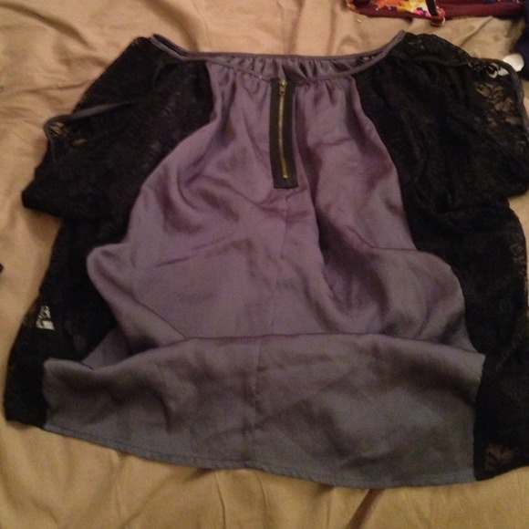 🚫TRADED🚫 Gray silk and black lace flowy top