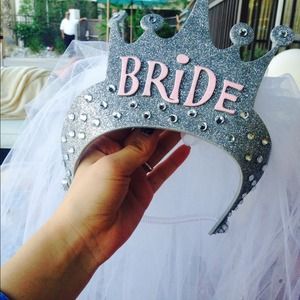 Bridal Veil and crown... Cute, glam and fun.👑👰