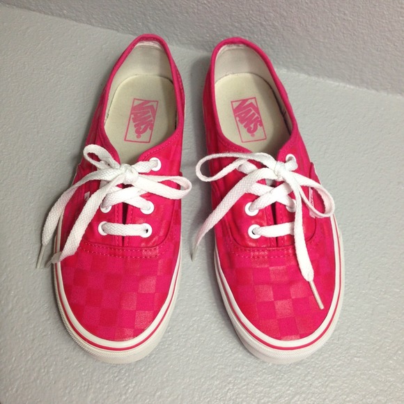 ✨ LAST CHANCE ✨ Hot Pink Vans