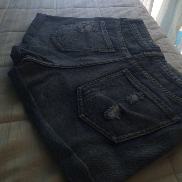 HOST PICK Rainstorm Short - Picture 4 of 4