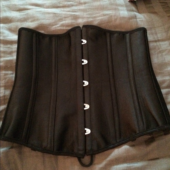 Waist cincher with lace back