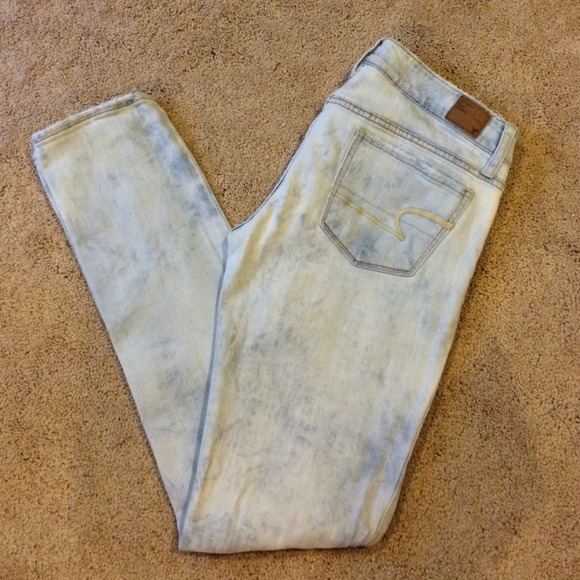 American Eagle light wash skinny jeans
