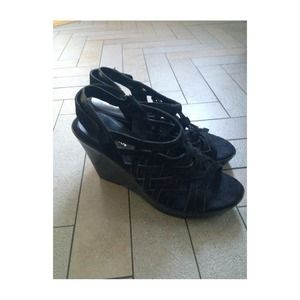 NWOT Black aerosoles wedges