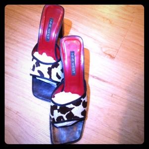 Nine West leather upper cow print shoe