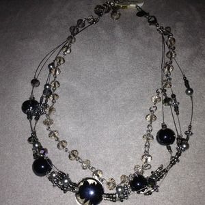 Nice cristal necklets and earings