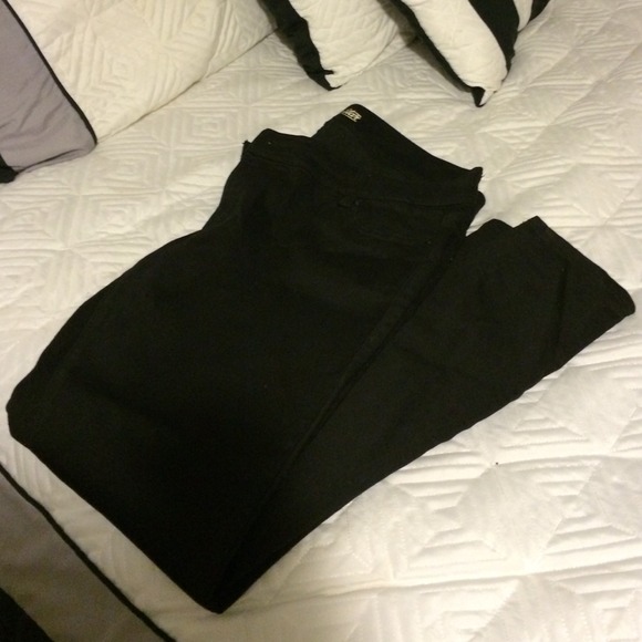 Black rockstar skinny jeans