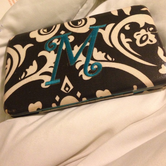 'M' initial wallet - Picture 1 of 3