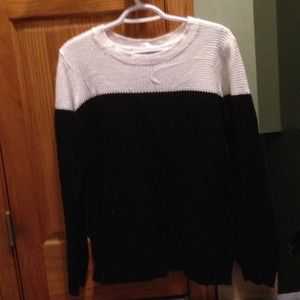 PRACTICALLY NEW Black/white color block sweater