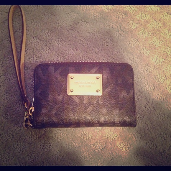 *RESERVED* MICHAEL KORS Monogram Wristlet