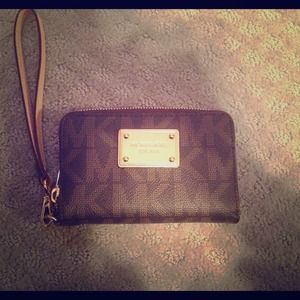 *RESERVED* MICHAEL KORS Monogram Wristlet